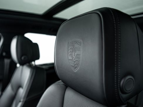 Certified 2026 Porsche Macan image 22
