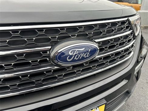 Certified 2022 Ford Explorer XLT w/ Equipment Group 202A image 10