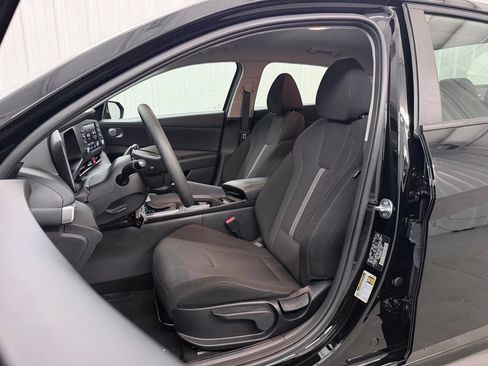 Used 2026 Hyundai Elantra SE FWD image 13