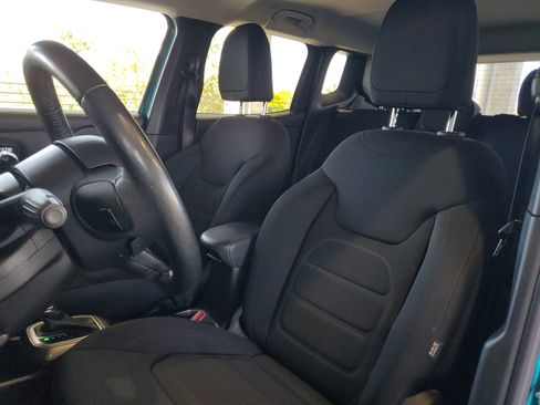 Used 2022 Jeep Renegade Latitude w/ Convenience Group AWD/4WD image 19