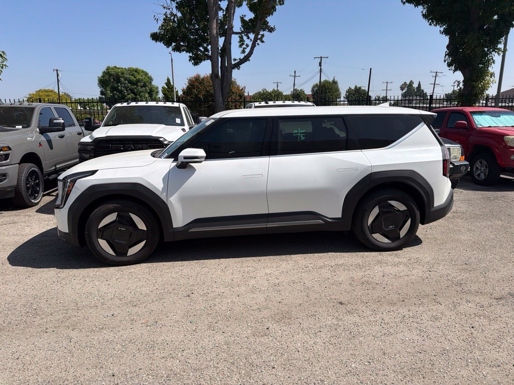 Used 2024 Kia EV9 Light Long Range RWD image 3