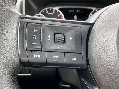 Used 2024 Nissan Rogue SV FWD image 16