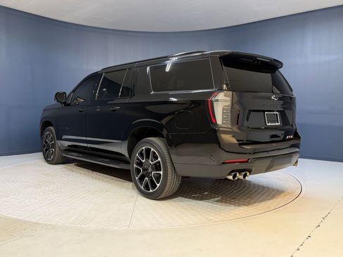 Used 2025 Chevrolet Suburban RST w/ Comfort Package image 3