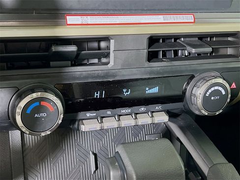 Certified 2025 Toyota Tacoma TRD Off-Road image 15