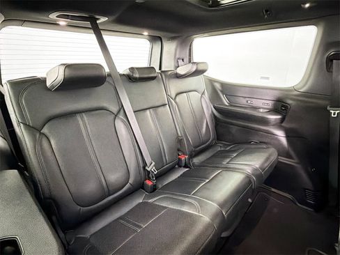 Used 2024 Jeep Wagoneer Series II image 31