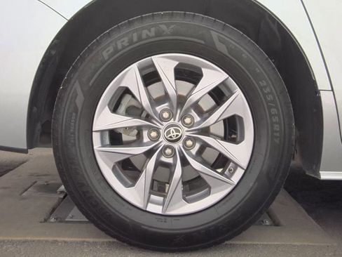 Used 2023 Toyota Sienna XLE image 12