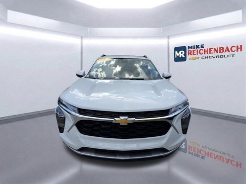 Used 2025 Chevrolet Trax LT FWD image 13