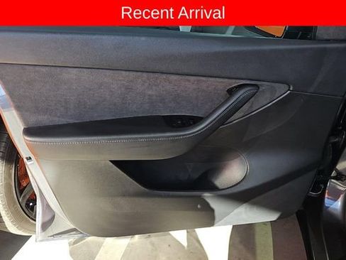 Used 2020 Tesla Model Y Long Range image 9