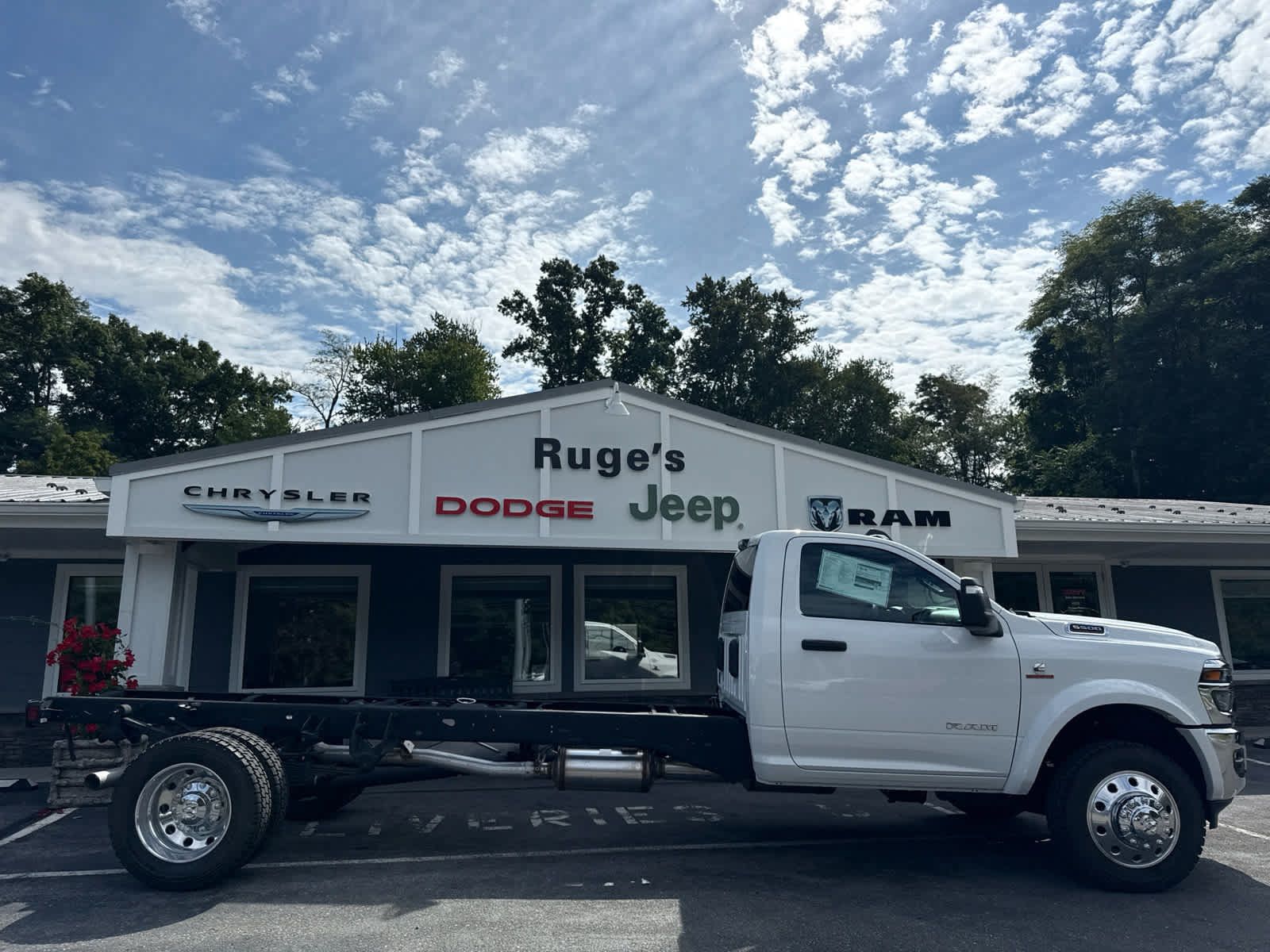 New 2026 RAM 5500 4x4 Regular Cab image 2