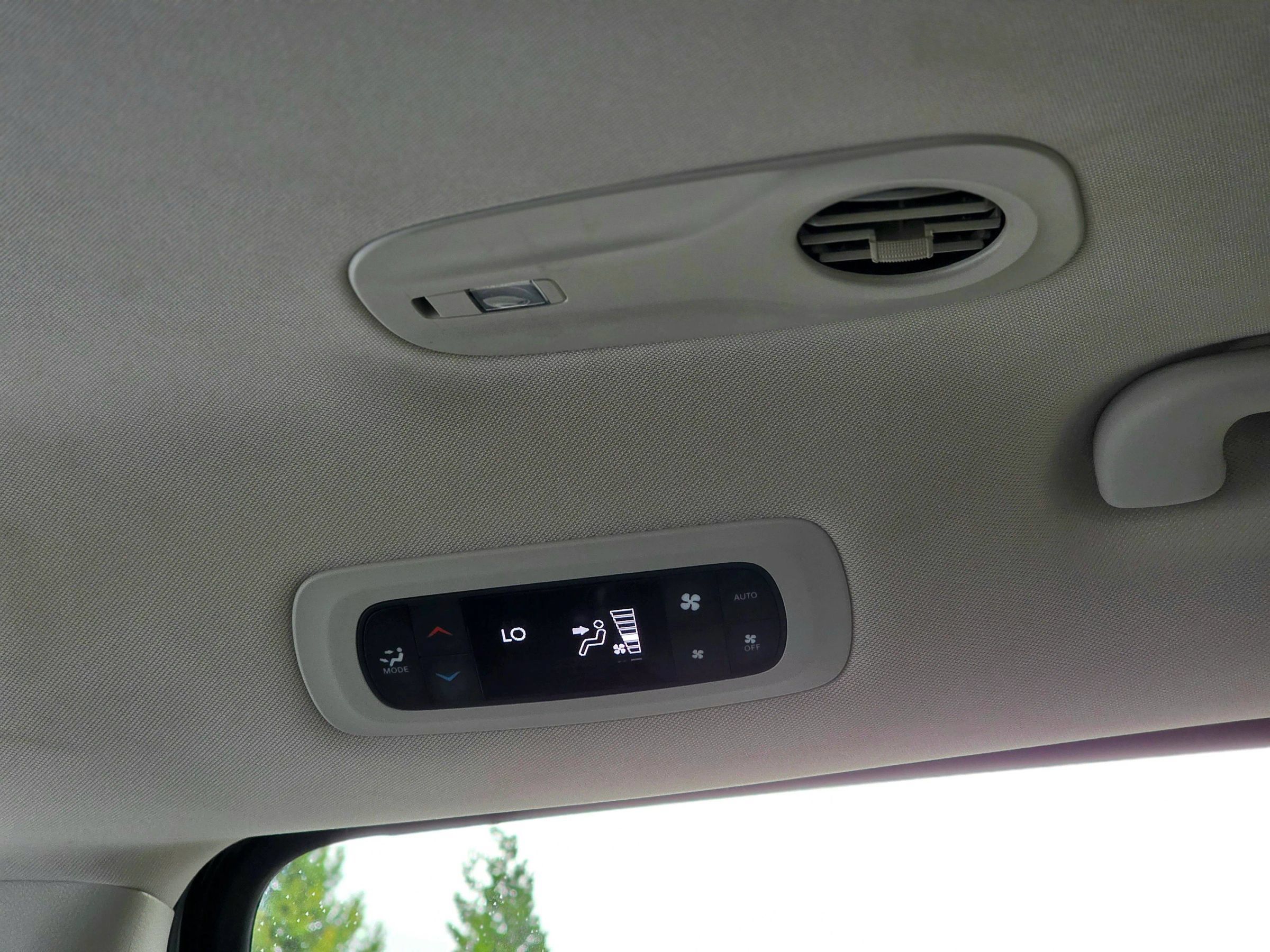 Used 2023 Chrysler Pacifica Touring-L FWD image 62