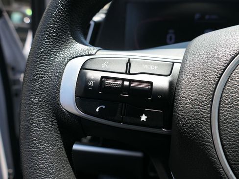 Used 2025 Kia Sportage LX FWD image 14