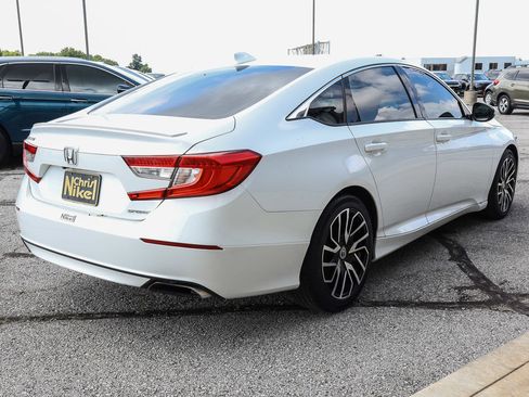 Used 2018 Honda Accord Sport image 4