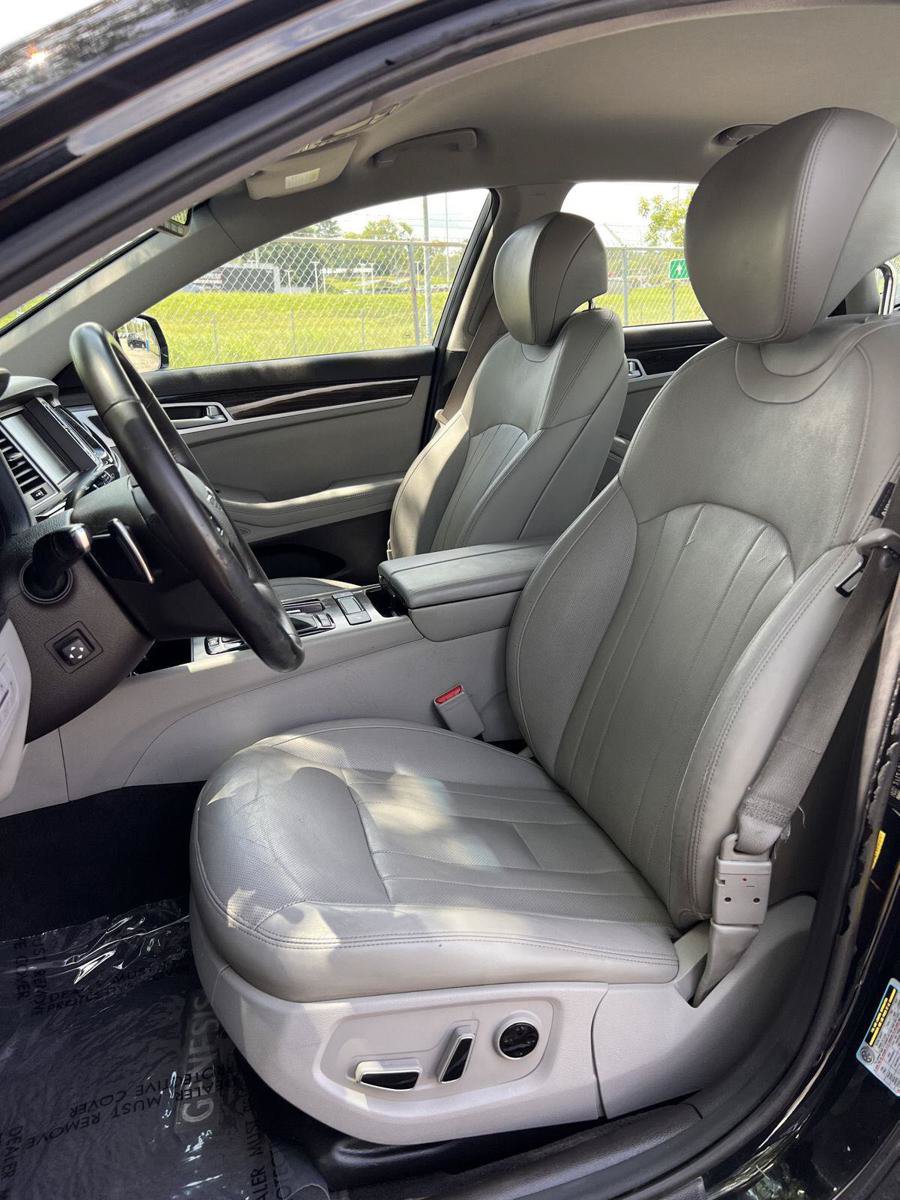 Used 2018 Genesis G80 3.8 RWD image 3