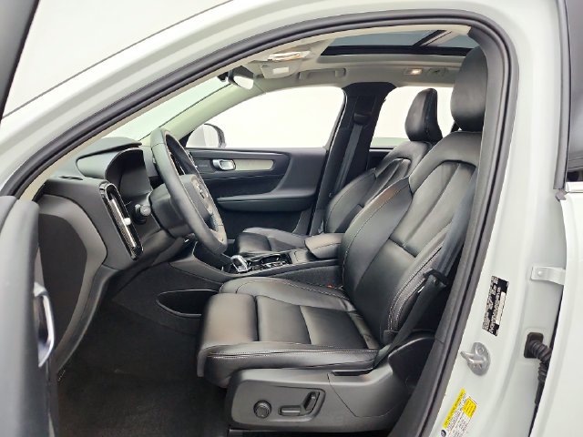 Used 2024 Volvo XC40 B5 Plus w/ Protection Package Premier AWD/4WD image 21