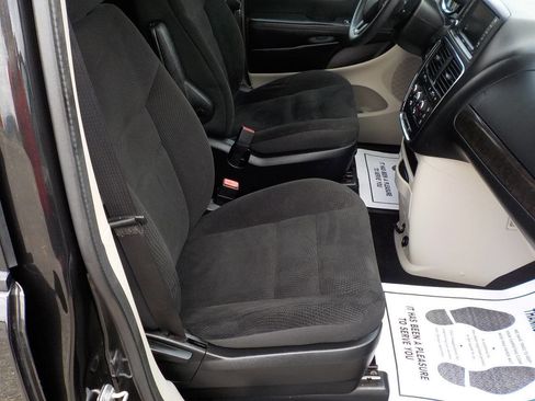Used 2018 Dodge Grand Caravan SE w/ UConnect Hands-Free Group FWD image 29