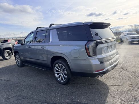 New 2026 Chevrolet Suburban Premier image 4