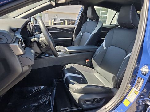 Used 2025 Toyota Camry SE image 9