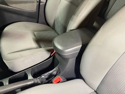 Used 2010 Toyota Matrix image 17