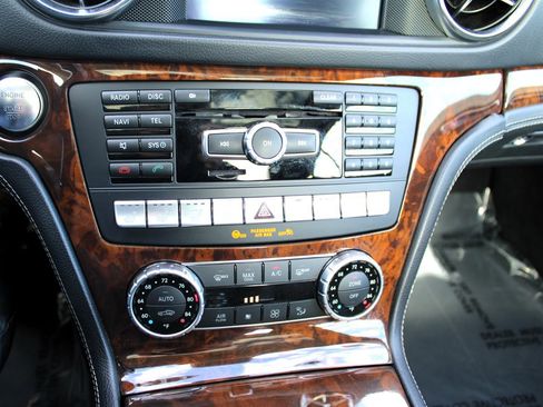 Used 2013 Mercedes-Benz SL 550 image 33