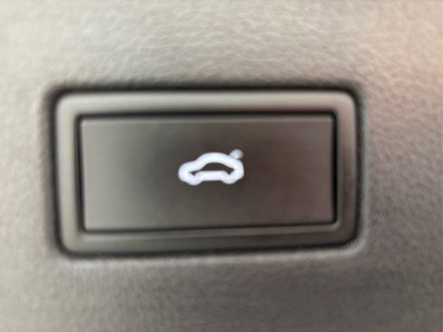 Used 2022 Volkswagen Tiguan SE R-Line image 14