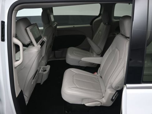 Used 2020 Chrysler Pacifica Touring-L Plus w/ Tire & Wheel Group image 29