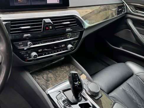 Used 2019 BMW 540i w/ M Sport Package image 13