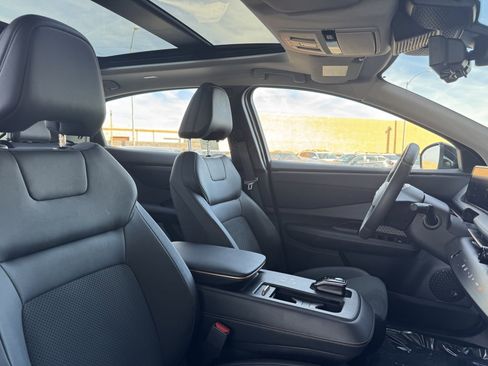 Used 2023 Nissan Ariya FWD image 46