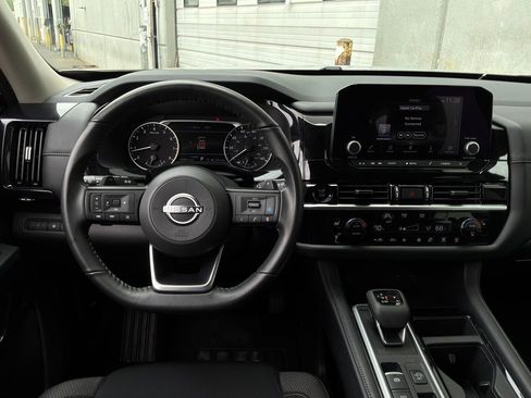 Used 2025 Nissan Pathfinder SV FWD image 14