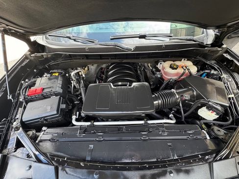 Used 2022 Chevrolet Suburban Z71 w/ Luxury Package image 9