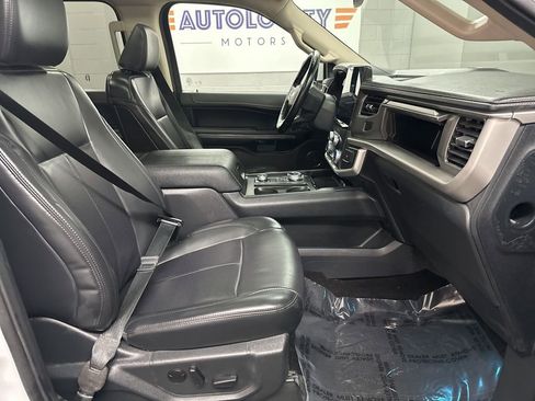 Used 2022 Ford Expedition Max XLT image 19