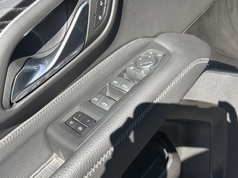 Used 2023 GMC Yukon Denali AWD/4WD image 8