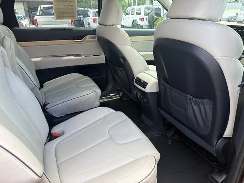 Used 2023 Hyundai Palisade Limited w/ Cargo Package FWD image 23