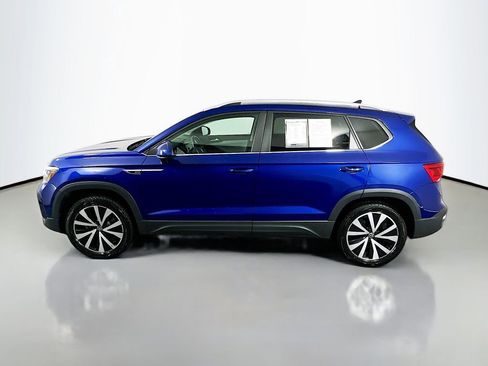 Used 2022 Volkswagen Taos SE FWD image 4