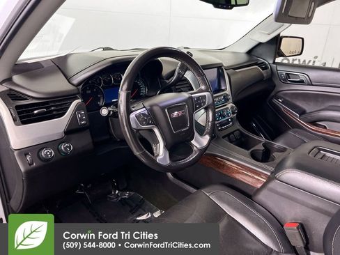 Used 2017 GMC Yukon SLT image 3