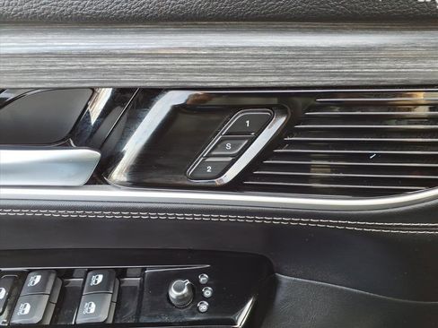 Used 2024 Jeep Wagoneer Series II w/ Flexible Seating Group image 37