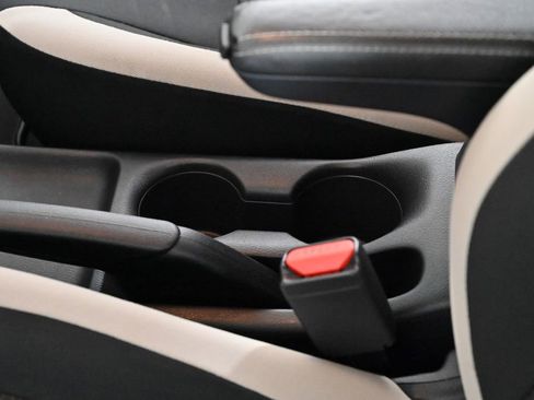 Used 2020 Nissan Versa SV image 22