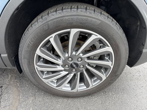 Used 2023 Lincoln Corsair Reserve w/ Equipment Group 201A AWD/4WD image 4