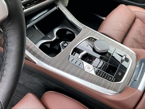 Certified 2024 BMW X7 xDrive40i w/ Premium Package image 17