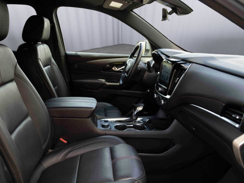 Used 2023 Chevrolet Traverse RS AWD/4WD image 17