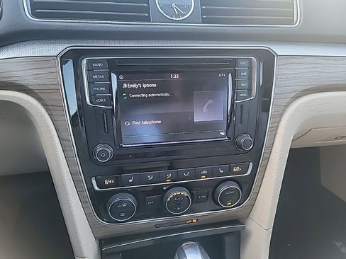 Used 2017 Volkswagen Passat 1.8T SE image 14