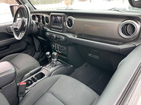 Used 2018 Jeep Wrangler Unlimited Sahara w/ Dual Top Group image 10