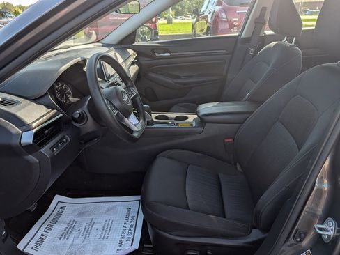 Used 2025 Nissan Altima 2.5 SV FWD image 13