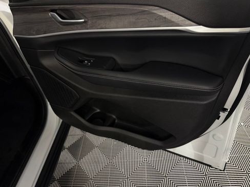 Certified 2023 Jeep Grand Cherokee Limited w/ Trailer Tow Prep Group (B) RWD image 32
