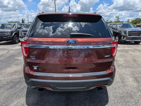Used 2018 Ford Explorer XLT w/ Equipment Group 202A AWD/4WD image 5