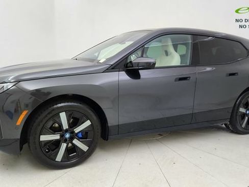 Used 2024 BMW iX xDrive50 w/ Sport Package AWD/4WD image 3