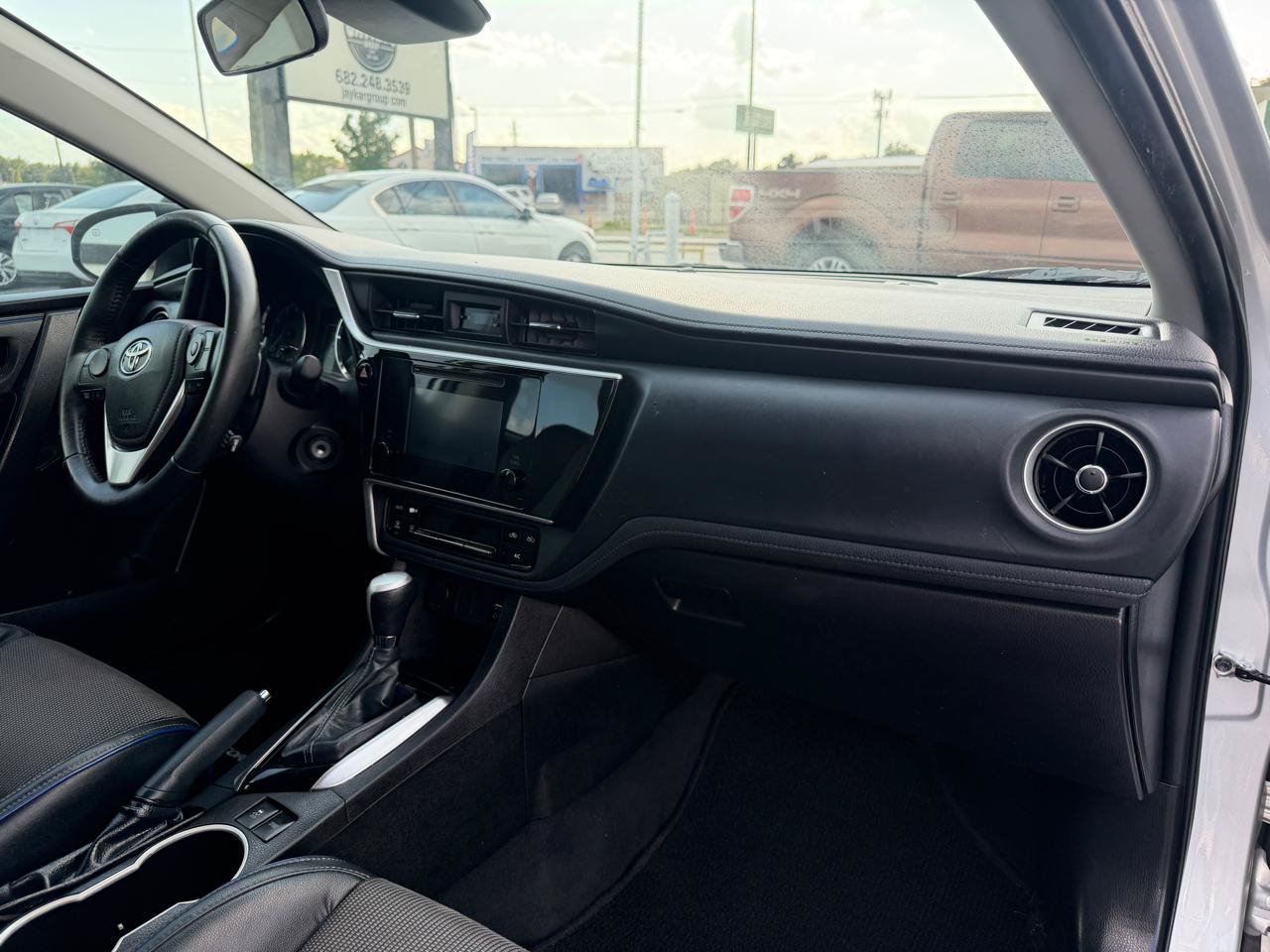 Used 2018 Toyota Corolla SE FWD image 15