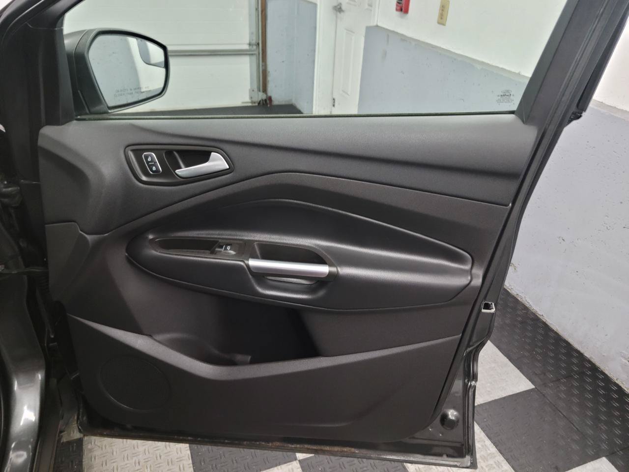 Used 2019 Ford Escape SE AWD/4WD image 24