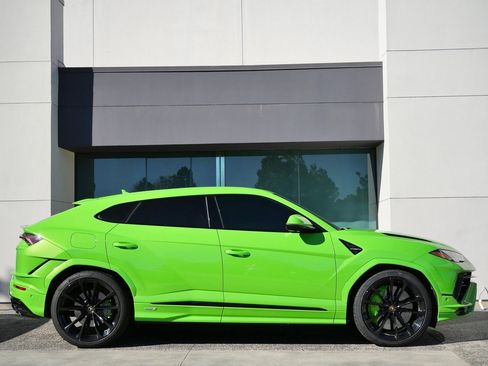 Used 2023 Lamborghini Urus S image 2