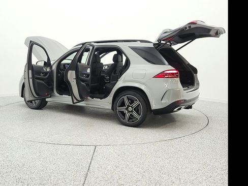 Used 2025 Mercedes-Benz GLE 450e 4MATIC image 7