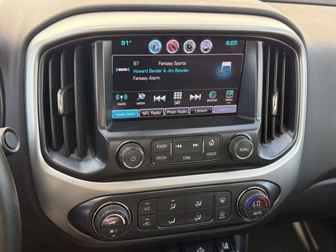 Used 2017 Chevrolet Colorado LT w/ Luxury Package, Chrome RWD image 28